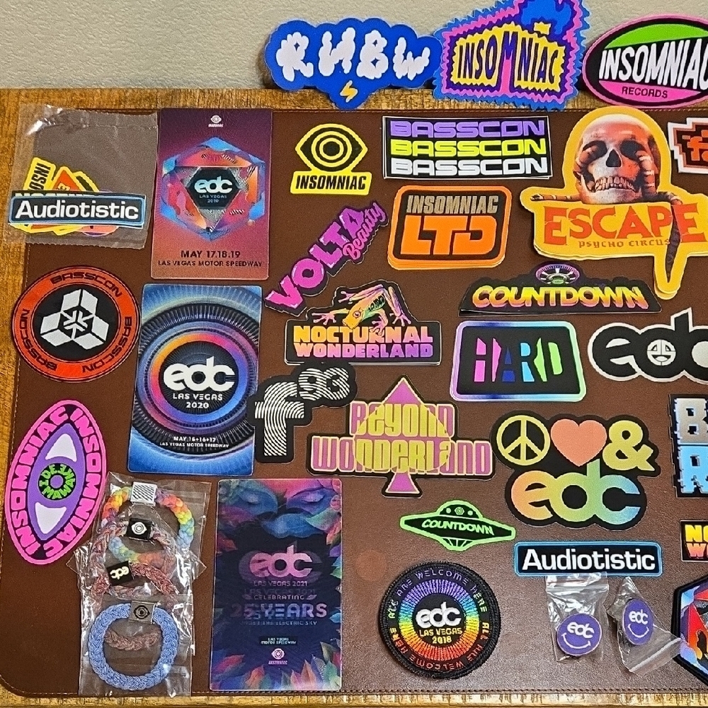 Insomniac EDC Sticker Pins And Key Chain Collection - Multicolor - Picture 2 of 14